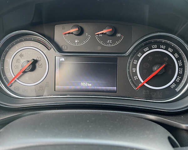 Серый Опель Инсигния, объемом двигателя 1.36 л и пробегом 1 тыс. км за 18500 $, фото 11 на Automoto.ua