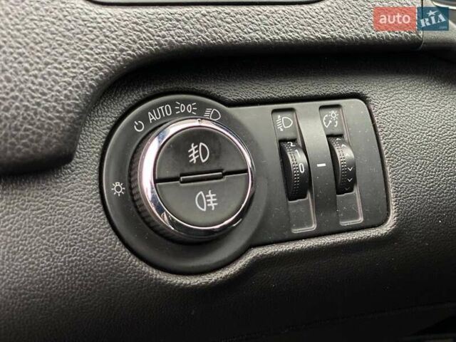 Серый Опель Инсигния, объемом двигателя 1.96 л и пробегом 225 тыс. км за 10500 $, фото 24 на Automoto.ua