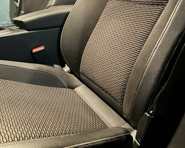 Сірий Опель Інсігнія, об'ємом двигуна 2 л та пробігом 99 тис. км за 11000 $, фото 12 на Automoto.ua