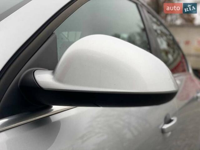 Серый Опель Инсигния, объемом двигателя 1.96 л и пробегом 225 тыс. км за 10500 $, фото 16 на Automoto.ua