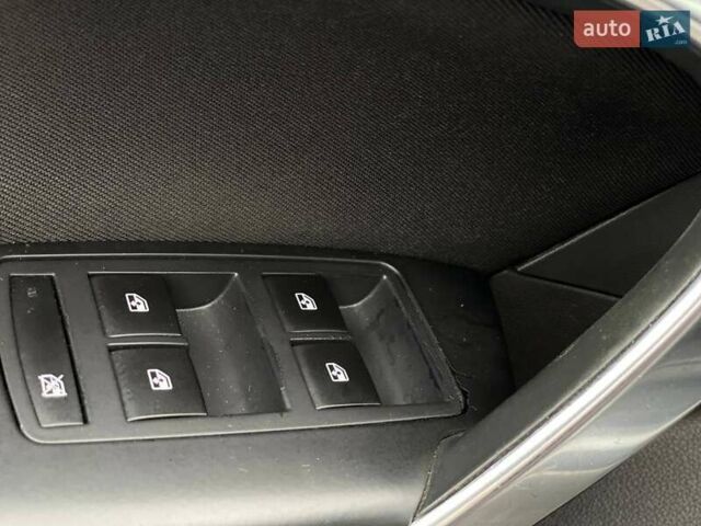 Серый Опель Инсигния, объемом двигателя 1.96 л и пробегом 225 тыс. км за 10500 $, фото 20 на Automoto.ua