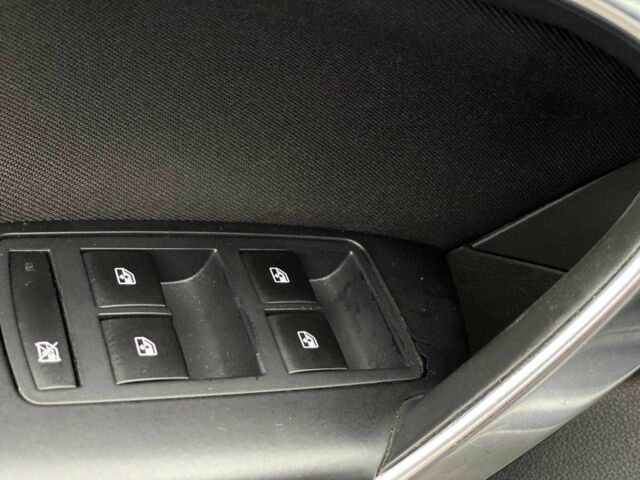 Серый Опель Инсигния, объемом двигателя 2 л и пробегом 225 тыс. км за 10500 $, фото 8 на Automoto.ua