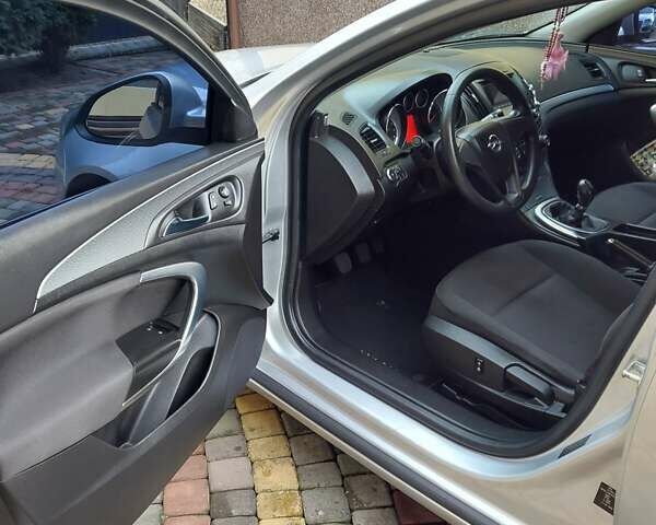 Серый Опель Инсигния, объемом двигателя 1.4 л и пробегом 167 тыс. км за 8650 $, фото 4 на Automoto.ua