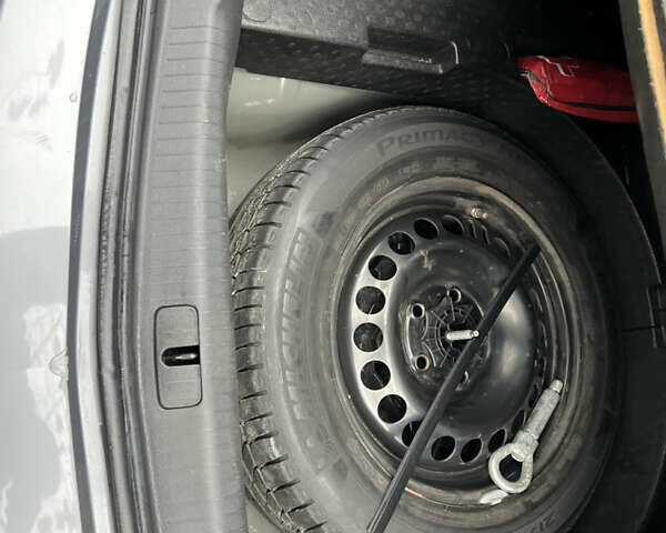 Серый Опель Инсигния, объемом двигателя 1.6 л и пробегом 155 тыс. км за 10100 $, фото 16 на Automoto.ua