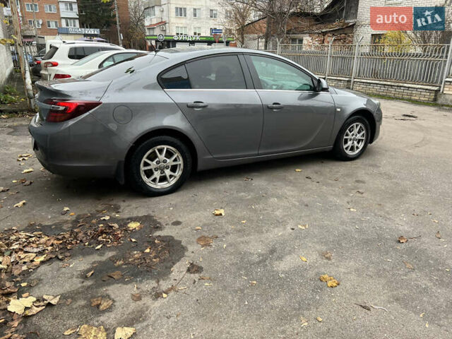 Серый Опель Инсигния, объемом двигателя 1.6 л и пробегом 155 тыс. км за 10100 $, фото 2 на Automoto.ua