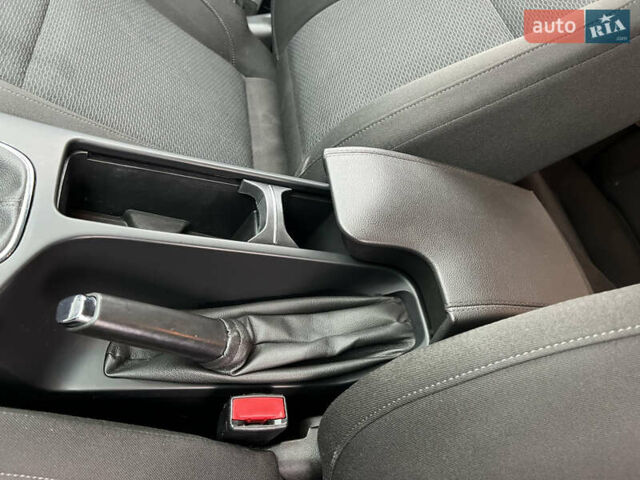 Серый Опель Инсигния, объемом двигателя 1.6 л и пробегом 155 тыс. км за 10300 $, фото 43 на Automoto.ua