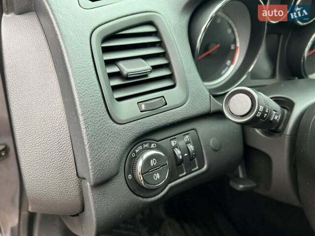 Серый Опель Инсигния, объемом двигателя 1.6 л и пробегом 155 тыс. км за 10300 $, фото 39 на Automoto.ua