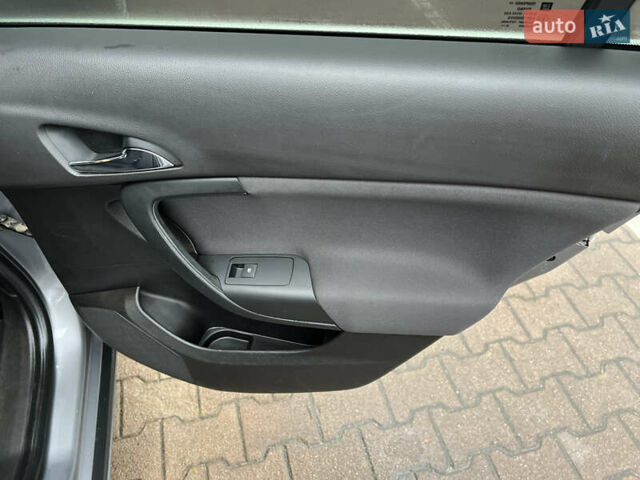 Серый Опель Инсигния, объемом двигателя 1.6 л и пробегом 155 тыс. км за 10300 $, фото 51 на Automoto.ua