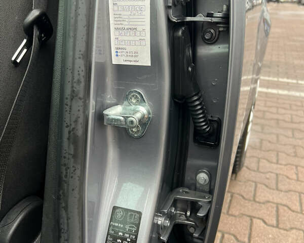 Серый Опель Инсигния, объемом двигателя 1.6 л и пробегом 155 тыс. км за 10300 $, фото 33 на Automoto.ua