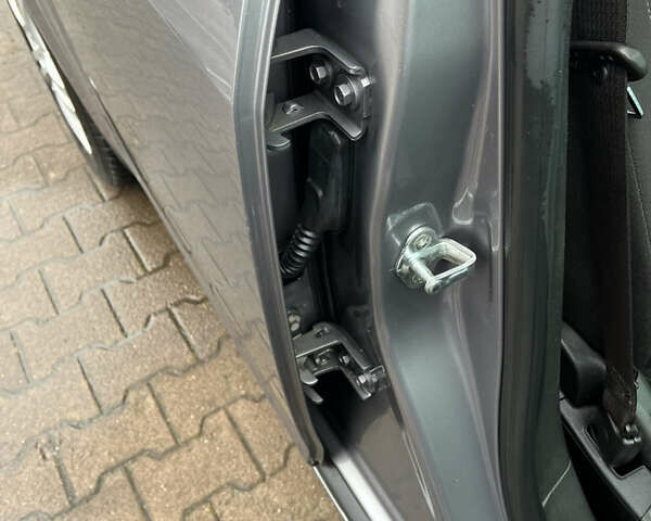 Серый Опель Инсигния, объемом двигателя 1.6 л и пробегом 155 тыс. км за 10300 $, фото 36 на Automoto.ua