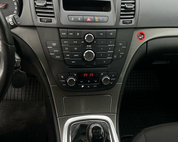 Сірий Опель Інсігнія, об'ємом двигуна 2 л та пробігом 236 тис. км за 7300 $, фото 11 на Automoto.ua