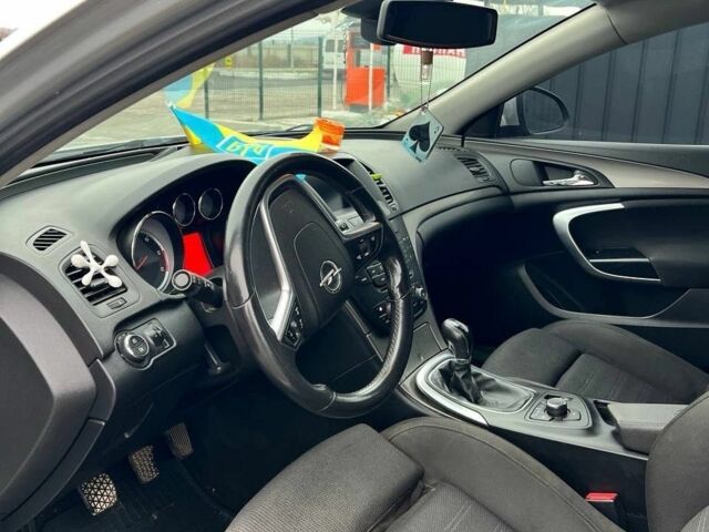 Серый Опель Инсигния, объемом двигателя 2 л и пробегом 220 тыс. км за 5999 $, фото 1 на Automoto.ua