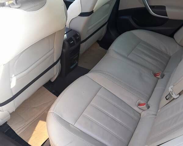 Серый Опель Инсигния, объемом двигателя 1.96 л и пробегом 238 тыс. км за 7500 $, фото 5 на Automoto.ua