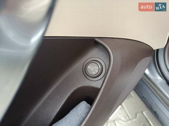 Серый Опель Инсигния, объемом двигателя 1.6 л и пробегом 290 тыс. км за 7300 $, фото 27 на Automoto.ua