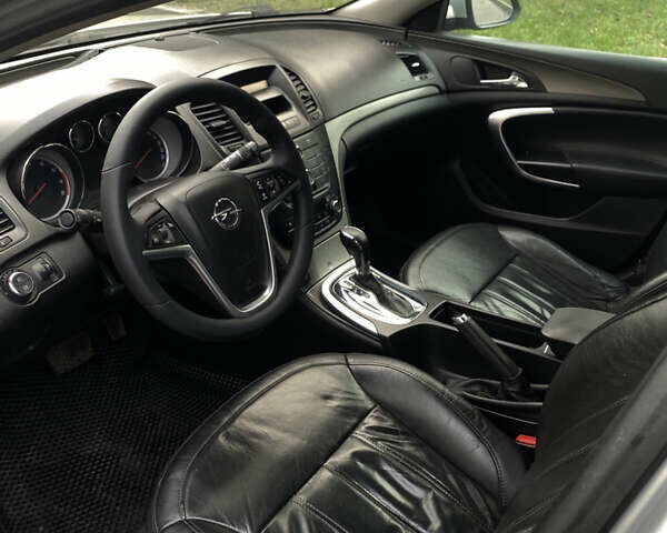 Серый Опель Инсигния, объемом двигателя 2 л и пробегом 299 тыс. км за 7500 $, фото 13 на Automoto.ua