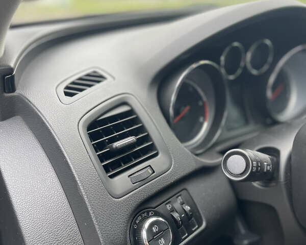 Сірий Опель Інсігнія, об'ємом двигуна 1.96 л та пробігом 260 тис. км за 5850 $, фото 14 на Automoto.ua