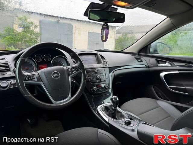 Серый Опель Инсигния, объемом двигателя 2 л и пробегом 220 тыс. км за 7500 $, фото 5 на Automoto.ua