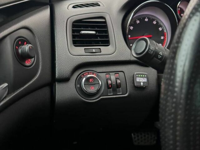 Серый Опель Инсигния, объемом двигателя 2 л и пробегом 210 тыс. км за 159 $, фото 7 на Automoto.ua