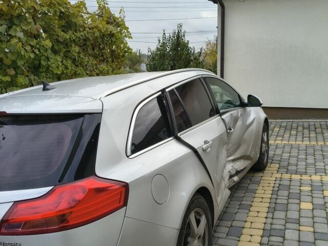 Серый Опель Инсигния, объемом двигателя 1.6 л и пробегом 185 тыс. км за 4500 $, фото 1 на Automoto.ua