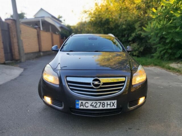 Серый Опель Инсигния, объемом двигателя 2 л и пробегом 339 тыс. км за 3900 $, фото 1 на Automoto.ua