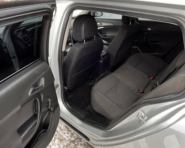 Сірий Опель Інсігнія, об'ємом двигуна 1.96 л та пробігом 220 тис. км за 7000 $, фото 6 на Automoto.ua