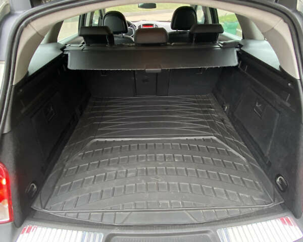 Серый Опель Инсигния, объемом двигателя 2 л и пробегом 299 тыс. км за 7500 $, фото 18 на Automoto.ua