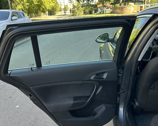 Сірий Опель Інсігнія, об'ємом двигуна 1.96 л та пробігом 315 тис. км за 6000 $, фото 10 на Automoto.ua