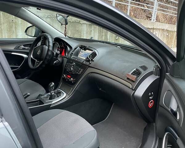 Серый Опель Инсигния, объемом двигателя 1.96 л и пробегом 292 тыс. км за 6300 $, фото 2 на Automoto.ua