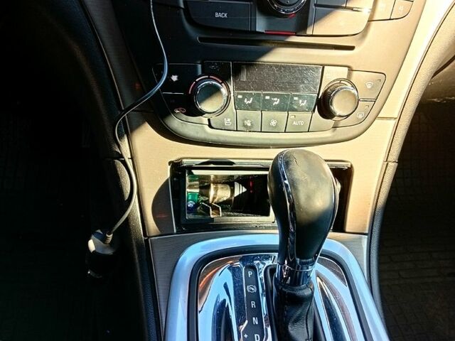 Сірий Опель Інсігнія, об'ємом двигуна 2 л та пробігом 18000 тис. км за 7300 $, фото 3 на Automoto.ua