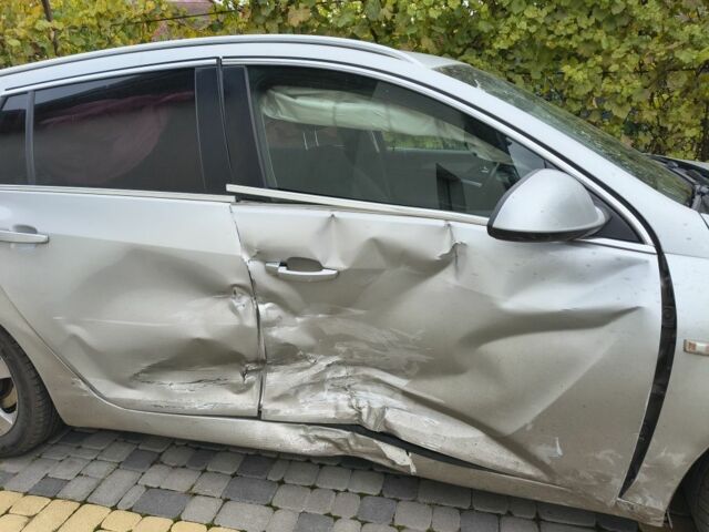 Серый Опель Инсигния, объемом двигателя 1.6 л и пробегом 185 тыс. км за 4500 $, фото 5 на Automoto.ua