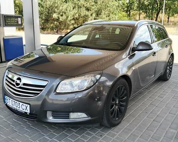 Серый Опель Инсигния, объемом двигателя 2 л и пробегом 228 тыс. км за 6100 $, фото 1 на Automoto.ua