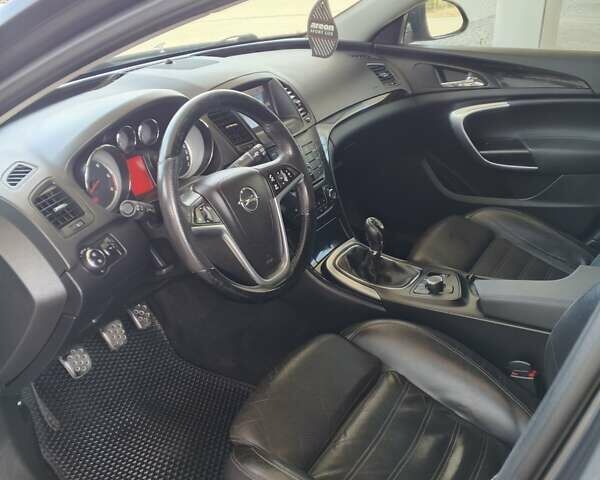 Серый Опель Инсигния, объемом двигателя 2 л и пробегом 228 тыс. км за 6100 $, фото 2 на Automoto.ua