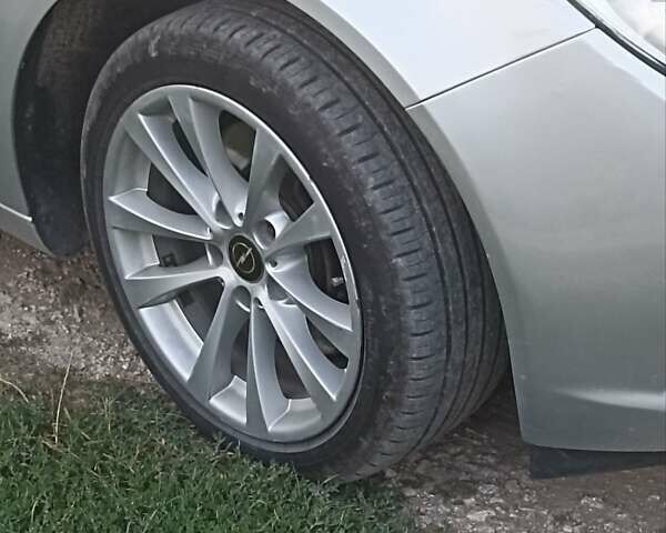 Серый Опель Инсигния, объемом двигателя 2 л и пробегом 245 тыс. км за 6700 $, фото 2 на Automoto.ua