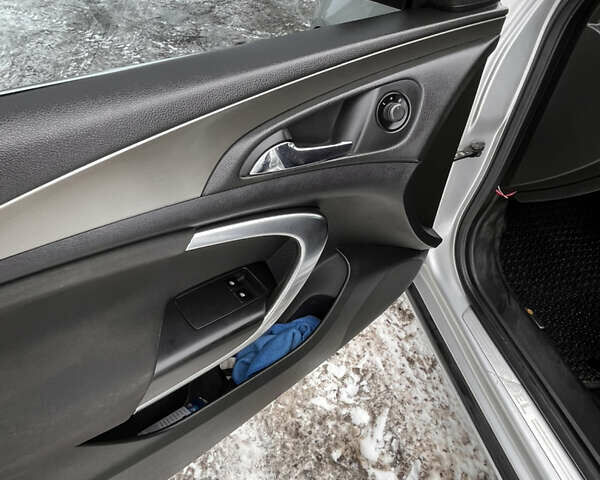 Сірий Опель Інсігнія, об'ємом двигуна 1.96 л та пробігом 220 тис. км за 7000 $, фото 7 на Automoto.ua