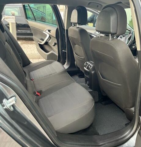 Сірий Опель Інсігнія, об'ємом двигуна 2 л та пробігом 267 тис. км за 3500 $, фото 4 на Automoto.ua