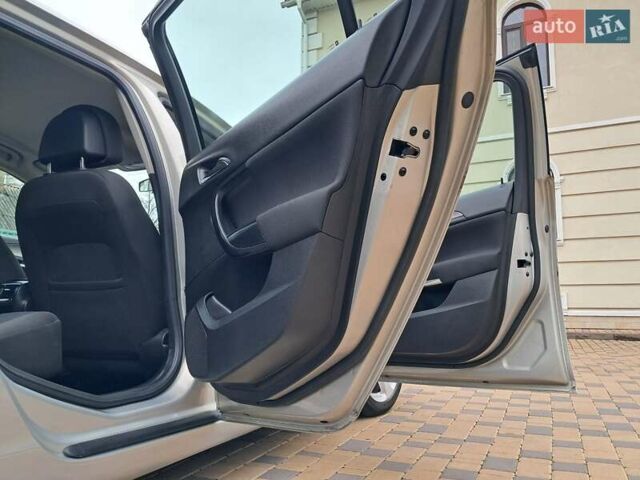 Серый Опель Инсигния, объемом двигателя 1.6 л и пробегом 244 тыс. км за 6500 $, фото 49 на Automoto.ua