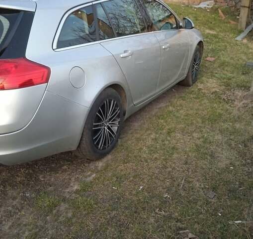 Серый Опель Инсигния, объемом двигателя 2 л и пробегом 190 тыс. км за 8000 $, фото 1 на Automoto.ua