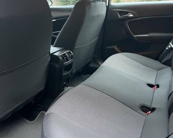 Серый Опель Инсигния, объемом двигателя 1.96 л и пробегом 292 тыс. км за 6300 $, фото 7 на Automoto.ua