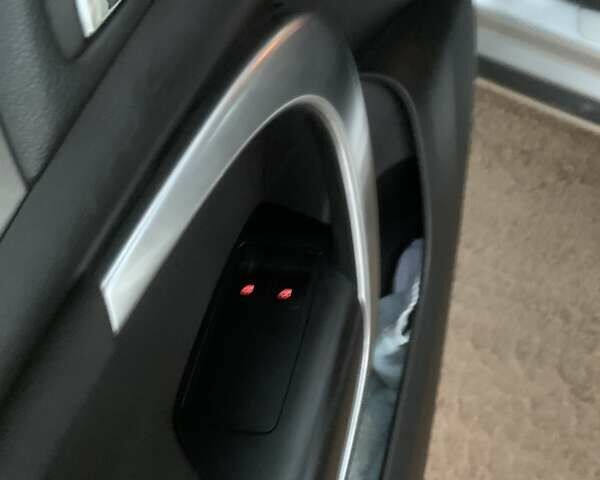 Серый Опель Инсигния, объемом двигателя 2 л и пробегом 227 тыс. км за 7800 $, фото 9 на Automoto.ua