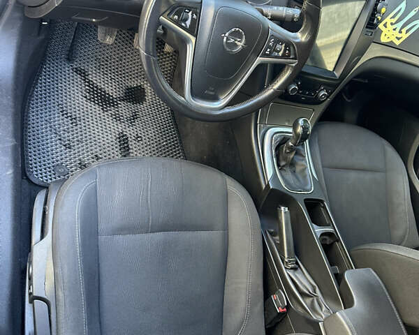 Сірий Опель Інсігнія, об'ємом двигуна 1.96 л та пробігом 315 тис. км за 6000 $, фото 6 на Automoto.ua