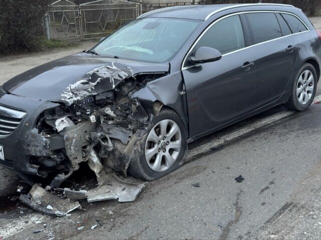 Сірий Опель Інсігнія, об'ємом двигуна 2 л та пробігом 267 тис. км за 3500 $, фото 5 на Automoto.ua