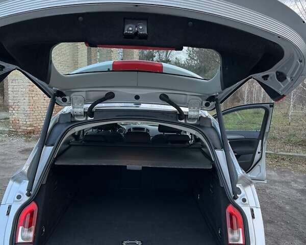 Серый Опель Инсигния, объемом двигателя 1.96 л и пробегом 240 тыс. км за 6900 $, фото 8 на Automoto.ua