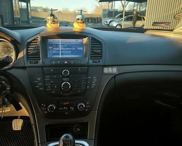 Серый Опель Инсигния, объемом двигателя 1.96 л и пробегом 295 тыс. км за 6500 $, фото 3 на Automoto.ua