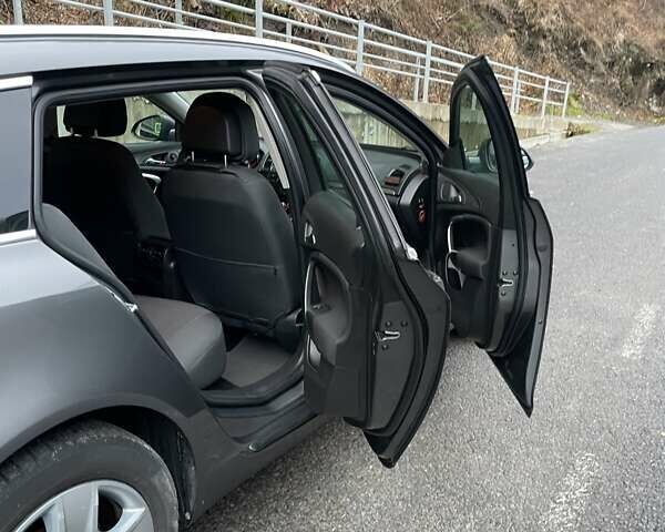 Серый Опель Инсигния, объемом двигателя 1.96 л и пробегом 292 тыс. км за 6300 $, фото 4 на Automoto.ua