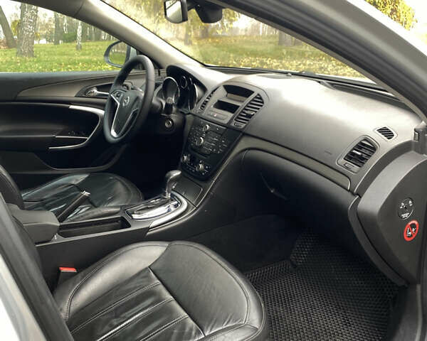 Серый Опель Инсигния, объемом двигателя 2 л и пробегом 299 тыс. км за 7500 $, фото 11 на Automoto.ua