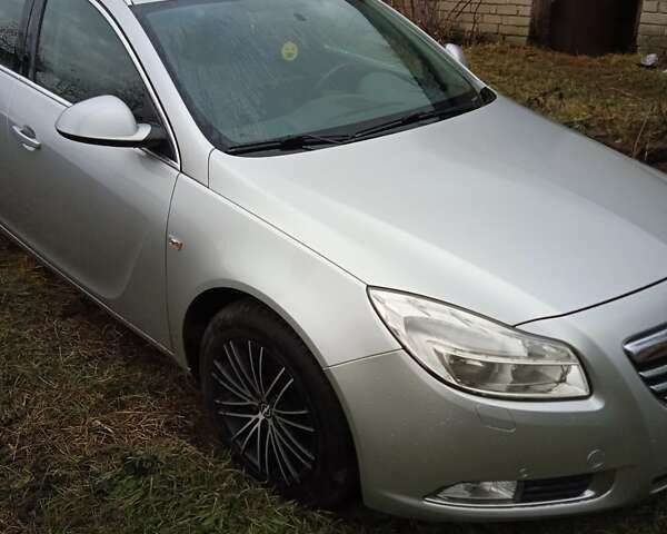 Серый Опель Инсигния, объемом двигателя 2 л и пробегом 190 тыс. км за 8000 $, фото 3 на Automoto.ua