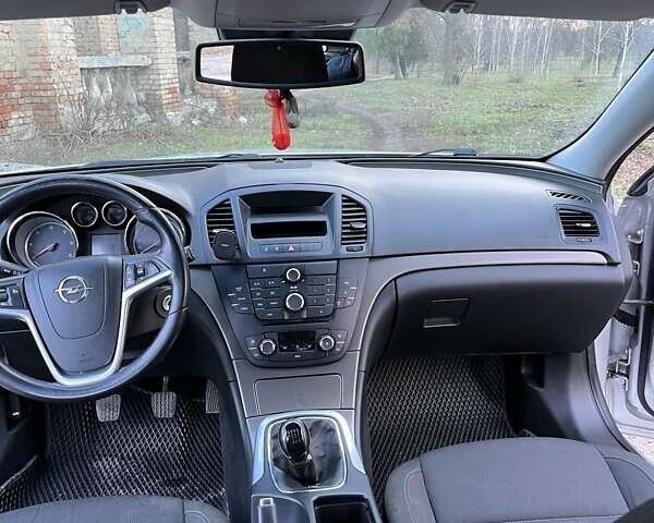 Серый Опель Инсигния, объемом двигателя 1.96 л и пробегом 240 тыс. км за 6900 $, фото 7 на Automoto.ua