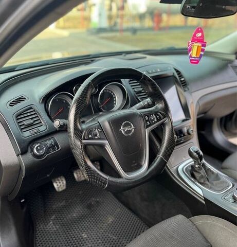 Сірий Опель Інсігнія, об'ємом двигуна 2 л та пробігом 267 тис. км за 3500 $, фото 3 на Automoto.ua