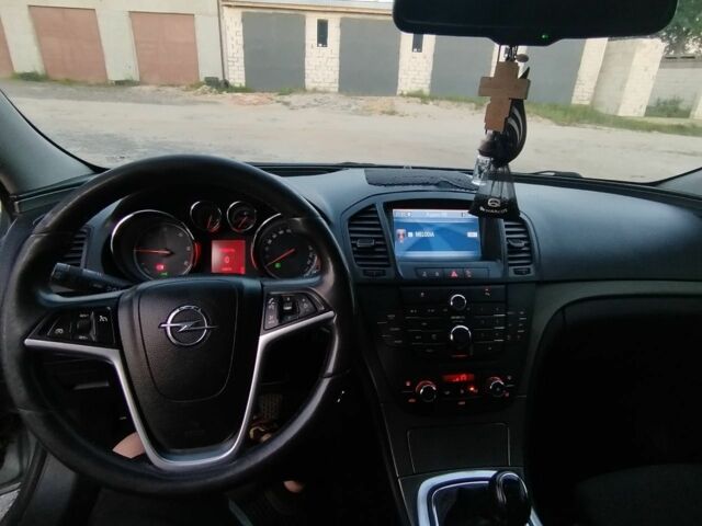 Серый Опель Инсигния, объемом двигателя 2 л и пробегом 293 тыс. км за 5800 $, фото 10 на Automoto.ua