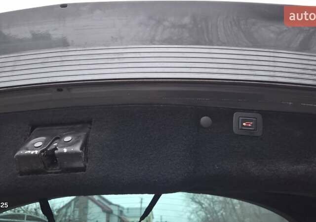 Сірий Опель Інсігнія, об'ємом двигуна 1.96 л та пробігом 280 тис. км за 6800 $, фото 10 на Automoto.ua